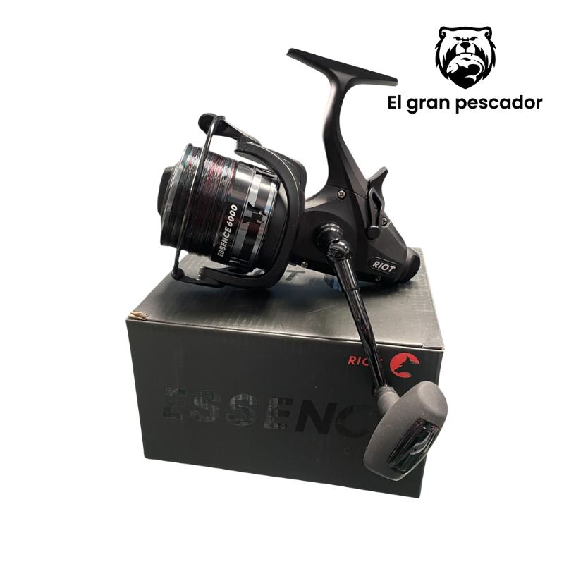 Carrete Riot Essence 6000 + Hilo Monofilamento Camuflaje