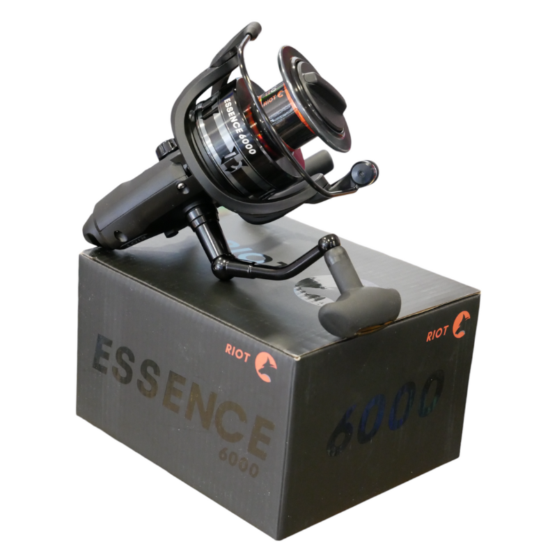 Carrete Riot Essence 6000